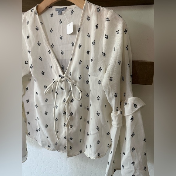 Charlotte Russe|White ditsy Floral long sleeve Boho Blouse,bell sleeves•••NWT - Picture 6 of 11